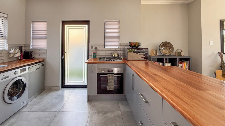 3 Bedroom Property for Sale in Everglades Estate North West